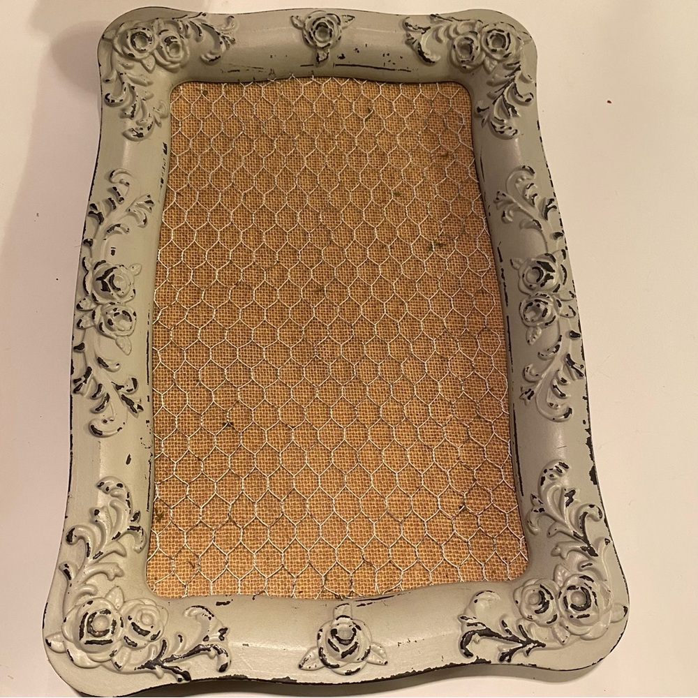 Chicken Wire Framed Jewelry Organizer